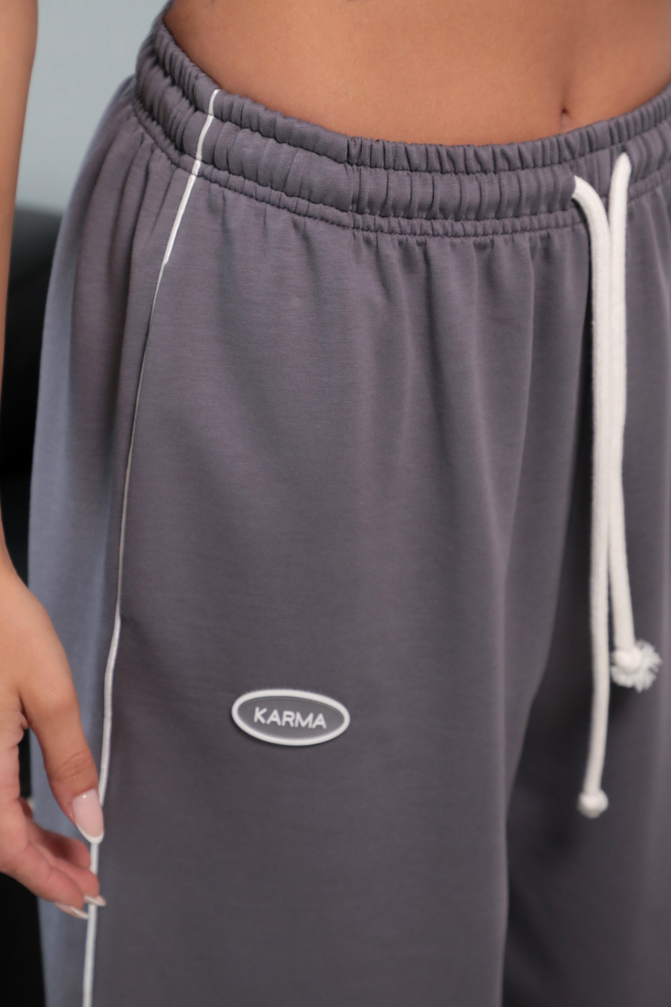 Karma Jogger Pants / Graphite Smoke